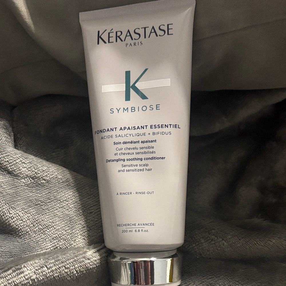 Kerastase Symbiose Fondant Apaisant Essentiel - White and Silver
